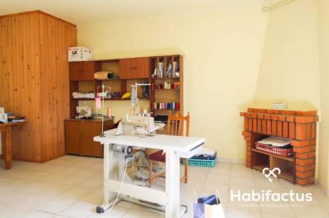 Moradia T4 para venda na Vila medieval de Penedono.