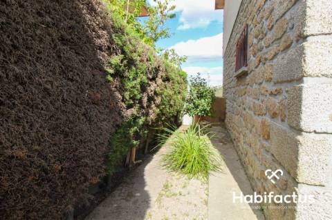 Moradia T4 para venda na Vila medieval de Penedono.