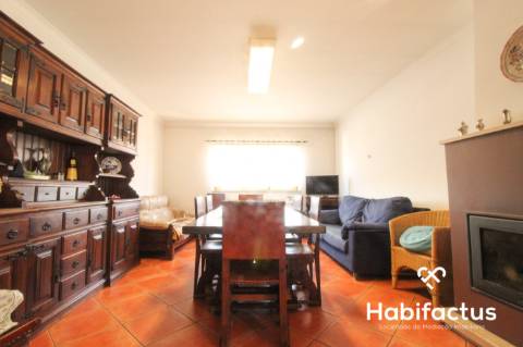 Moradia T5 com piscina junto da cidade de Viseu