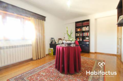 Moradia T5 com piscina junto da cidade de Viseu