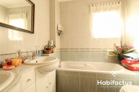 Moradia T5 com piscina junto da cidade de Viseu