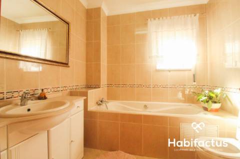 Moradia T5 com piscina junto da cidade de Viseu