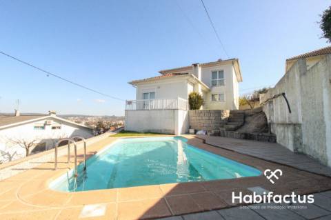 Moradia T5 com piscina junto da cidade de Viseu