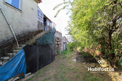 Moradia com história para restauro no centro de Viseu