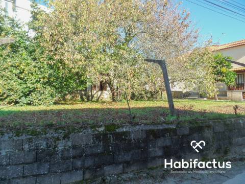 Lote de terreno urbano localizado junto à da cidade