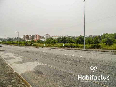 Terreno para construção de prédio no centro de Mangualde