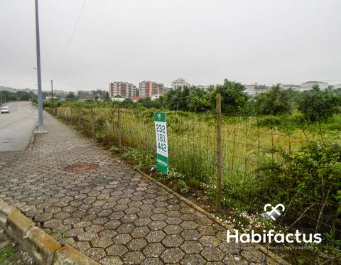 Terreno para construção de prédio no centro de Mangualde