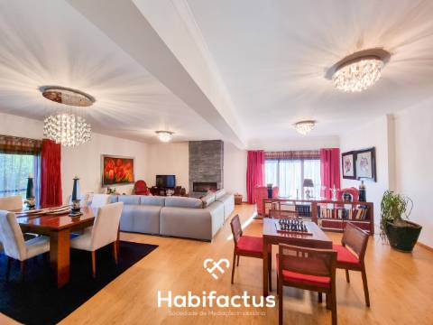 Quinta de características únicas com moradia T4 térrea para venda em Fragosela, Viseu