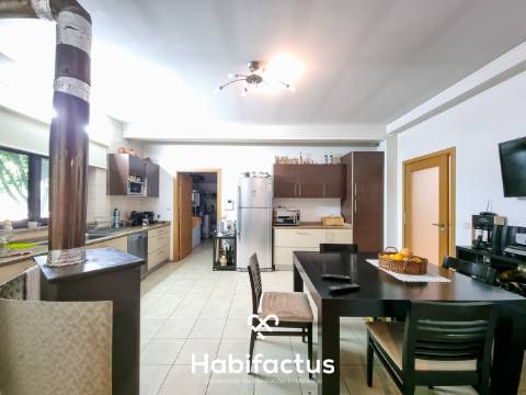 Quinta de características únicas com moradia T4 térrea para venda em Fragosela, Viseu