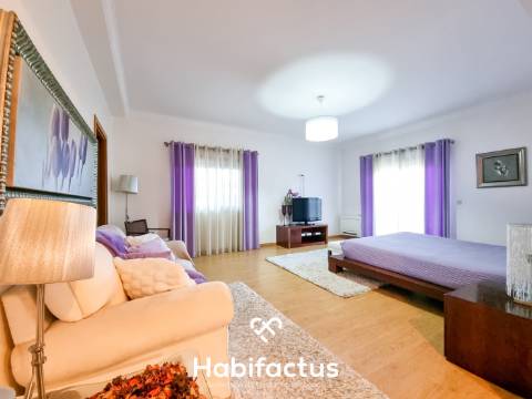 Quinta de características únicas com moradia T4 térrea para venda em Fragosela, Viseu