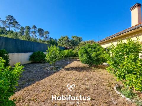 Quinta de características únicas com moradia T4 térrea para venda em Fragosela, Viseu