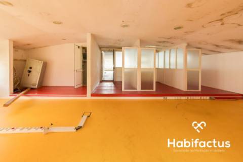 Armazém para venda em Viseu.