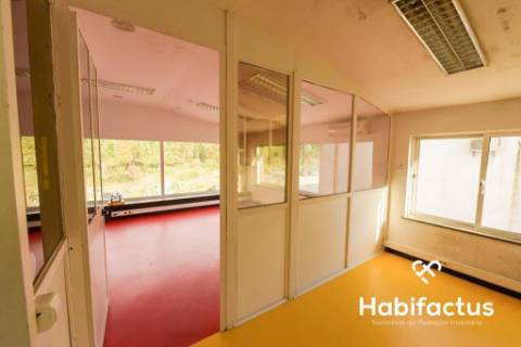 Armazém para venda em Viseu.