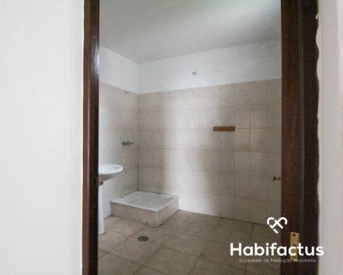 Armazém para venda em Viseu - Investimento