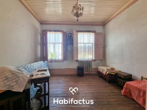 Prédio T5 para Reconstrução Centro de Viseu