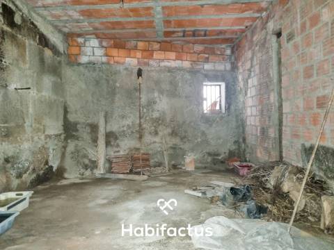 Prédio T5 para Reconstrução Centro de Viseu