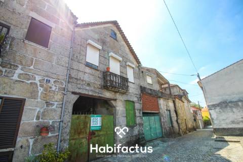 Moradia T3 à venda para restaurar - Mangualde - Viseu
