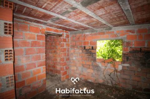 Moradia T3 à venda para restaurar - Mangualde - Viseu