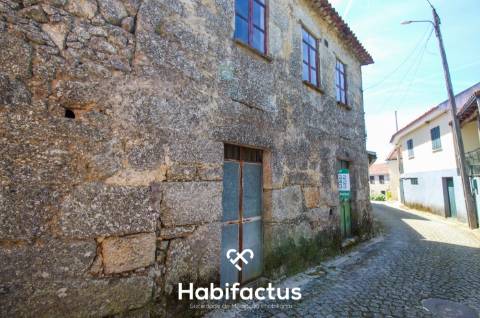 Moradia para venda, encanto rústico  em pedra para restaurar em Sobral - Carregal do Sal -VIseu.
