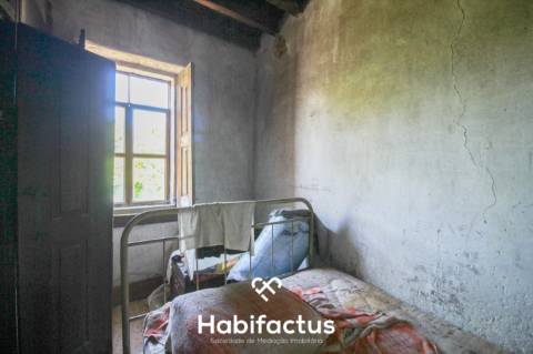 Moradia para venda, encanto rústico  em pedra para restaurar em Sobral - Carregal do Sal -VIseu.