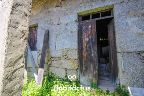 Moradia para venda, encanto rústico  em pedra para restaurar em Sobral - Carregal do Sal -VIseu.