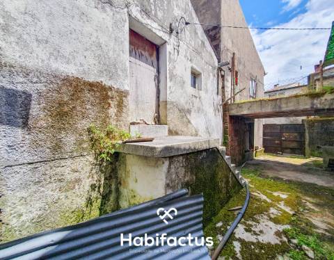 Oportunidade de Investimento: Moradia para Restaurar na Tranquila Lapa de Tourais,