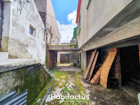 Oportunidade de Investimento: Moradia para Restaurar na Tranquila Lapa de Tourais,