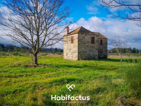Quinta de Grandes Dimensões à Venda em Vila Cortes da Serra