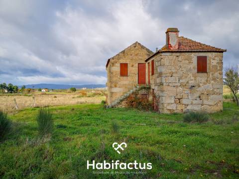 Quinta de Grandes Dimensões à Venda em Vila Cortes da Serra