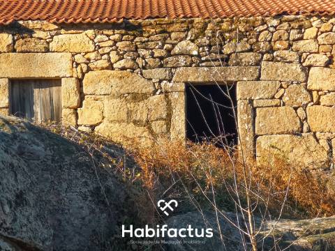 Quinta de Grandes Dimensões à Venda em Vila Cortes da Serra