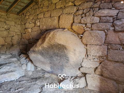 Quinta de Grandes Dimensões à Venda em Vila Cortes da Serra