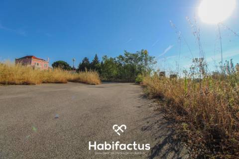 Lote para construção de moradia em banda - Nelas