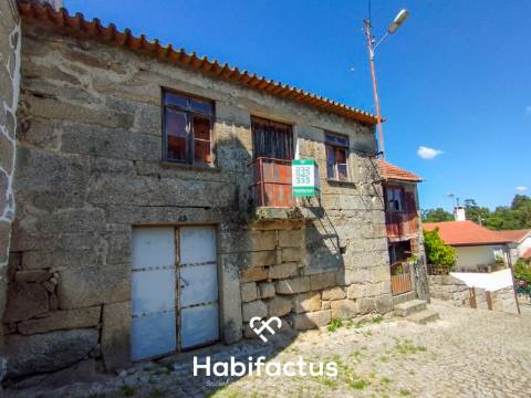 Moradia de Pedra à venda para Restaurar nas Laceiras, Carregal do Sal - Viseu