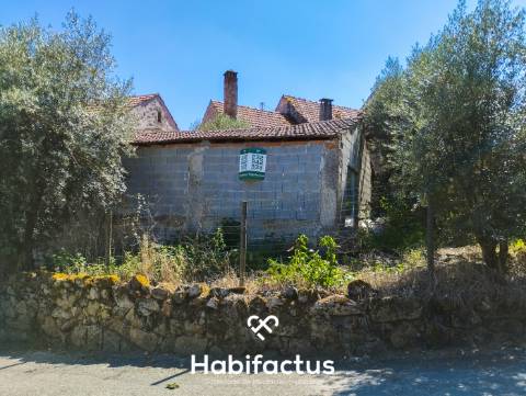 Moradia de Pedra à venda para Restaurar nas Laceiras, Carregal do Sal - Viseu