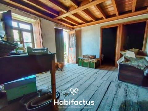 Moradia de Pedra à venda para Restaurar nas Laceiras, Carregal do Sal - Viseu