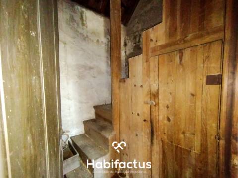 Moradia de Pedra à venda para Restaurar nas Laceiras, Carregal do Sal - Viseu