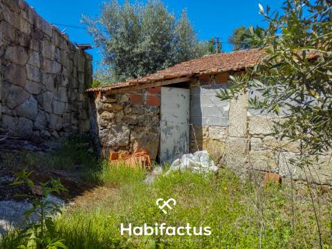 Moradia de Pedra à venda para Restaurar nas Laceiras, Carregal do Sal - Viseu