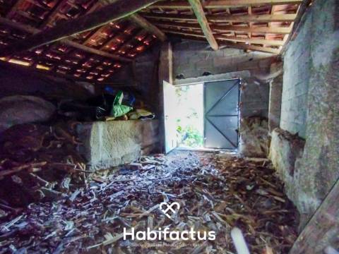 Moradia de Pedra à venda para Restaurar nas Laceiras, Carregal do Sal - Viseu
