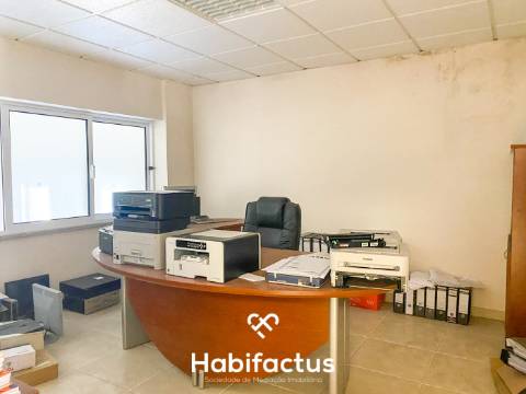 Armazém para arrendar em em Viseu