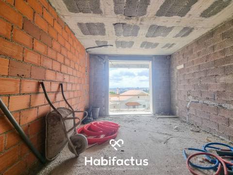 &#8203;&#8203;&#8203;&#8203;&#8203;&#8203;&#8203;&#8203;&#8203;&#8203;&#8203;&#8203;&#8203;&#8203;Apartamento T2 duplex com terraço em construção - Viseu