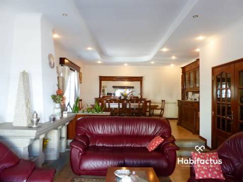 Moradia isolada T4+1 junto à cidade de Viseu.