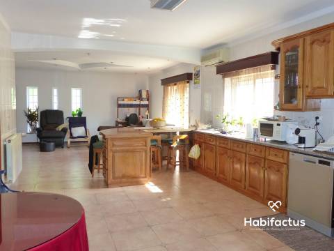 Moradia isolada T4+1 junto à cidade de Viseu.