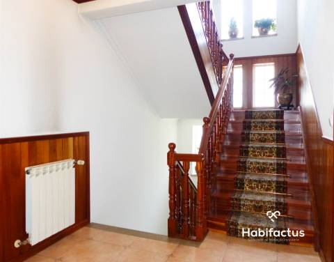 Moradia isolada T4+1 junto à cidade de Viseu.