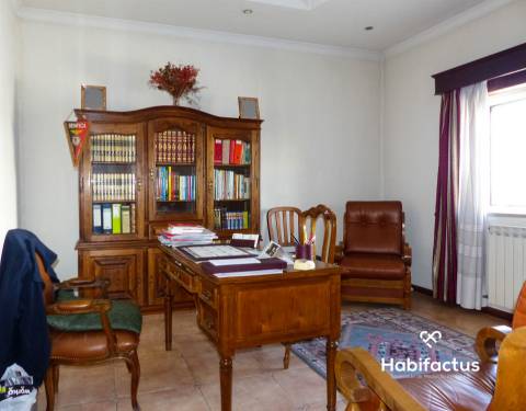 Moradia isolada T4+1 junto à cidade de Viseu.