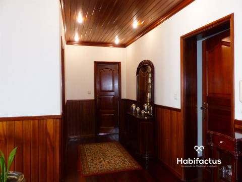 Moradia isolada T4+1 junto à cidade de Viseu.