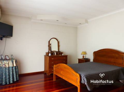 Moradia isolada T4+1 junto à cidade de Viseu.