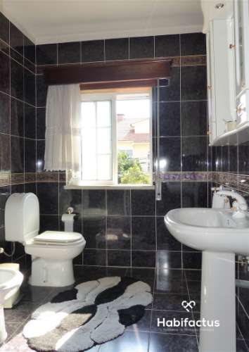 Moradia isolada T4+1 junto à cidade de Viseu.