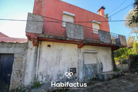 Moradia para reconstruir em Viseu, com 371m2 de terreno