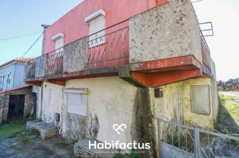 Moradia para reconstruir em Viseu, com 371m2 de terreno