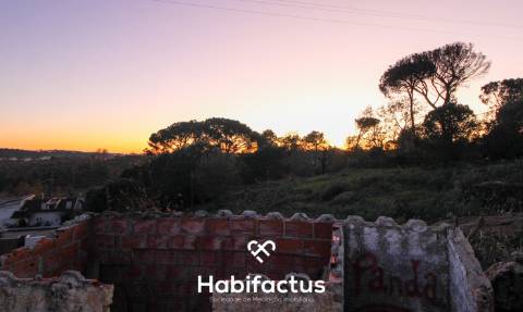 Moradia para reconstruir em Viseu, com 371m2 de terreno